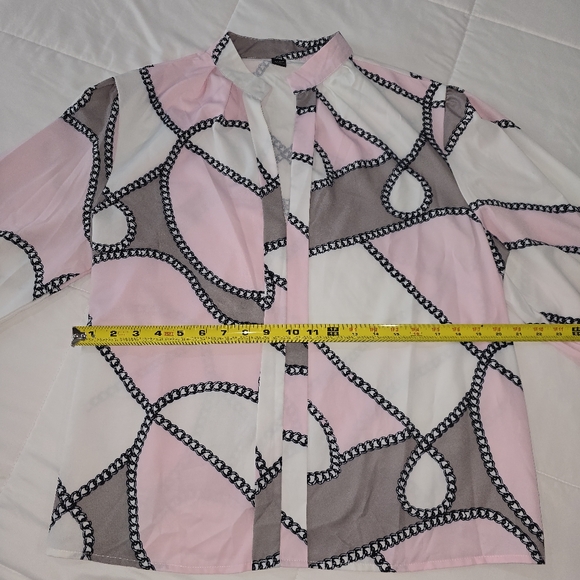 Stylish Pink and White Geometric Women's Top - Picture 4 of 6